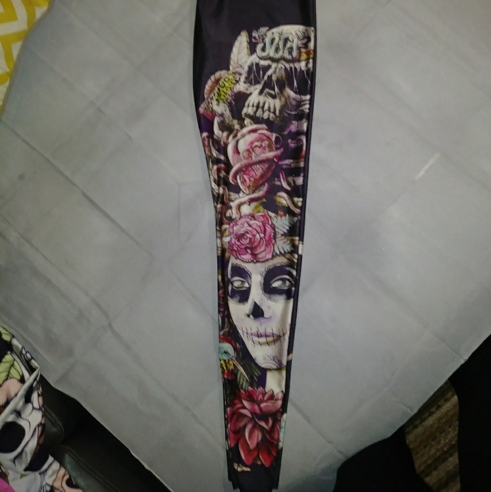 Sugar skull and hummingbird leggings